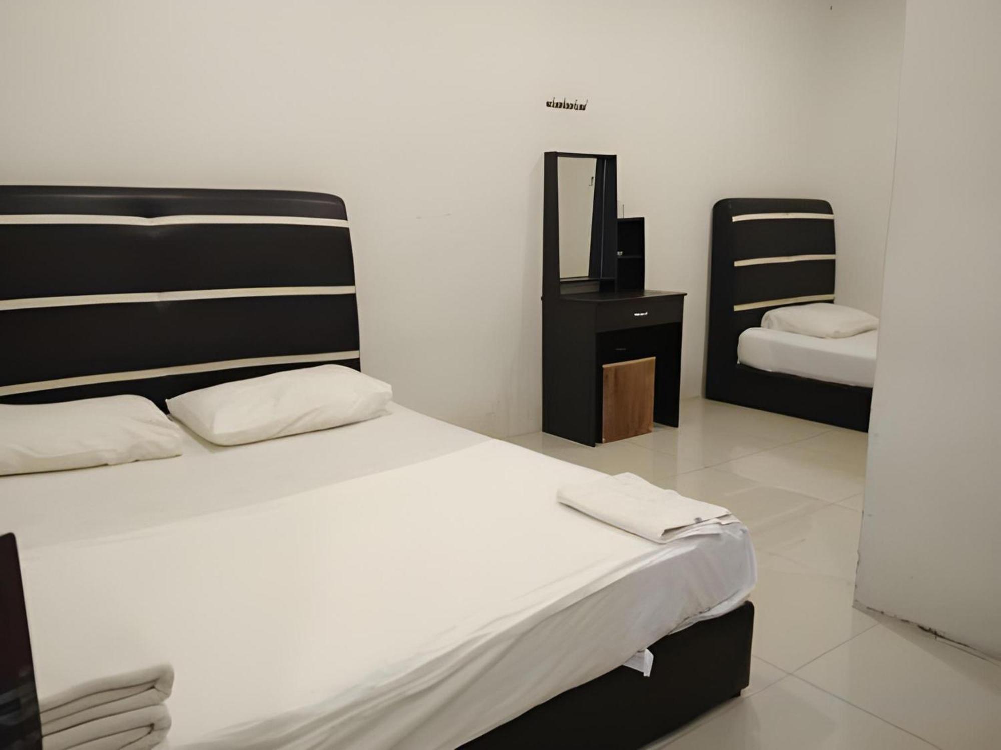 Oyo 90995 Hotel Nk Impian Seri Iskandar Eksteriør bilde