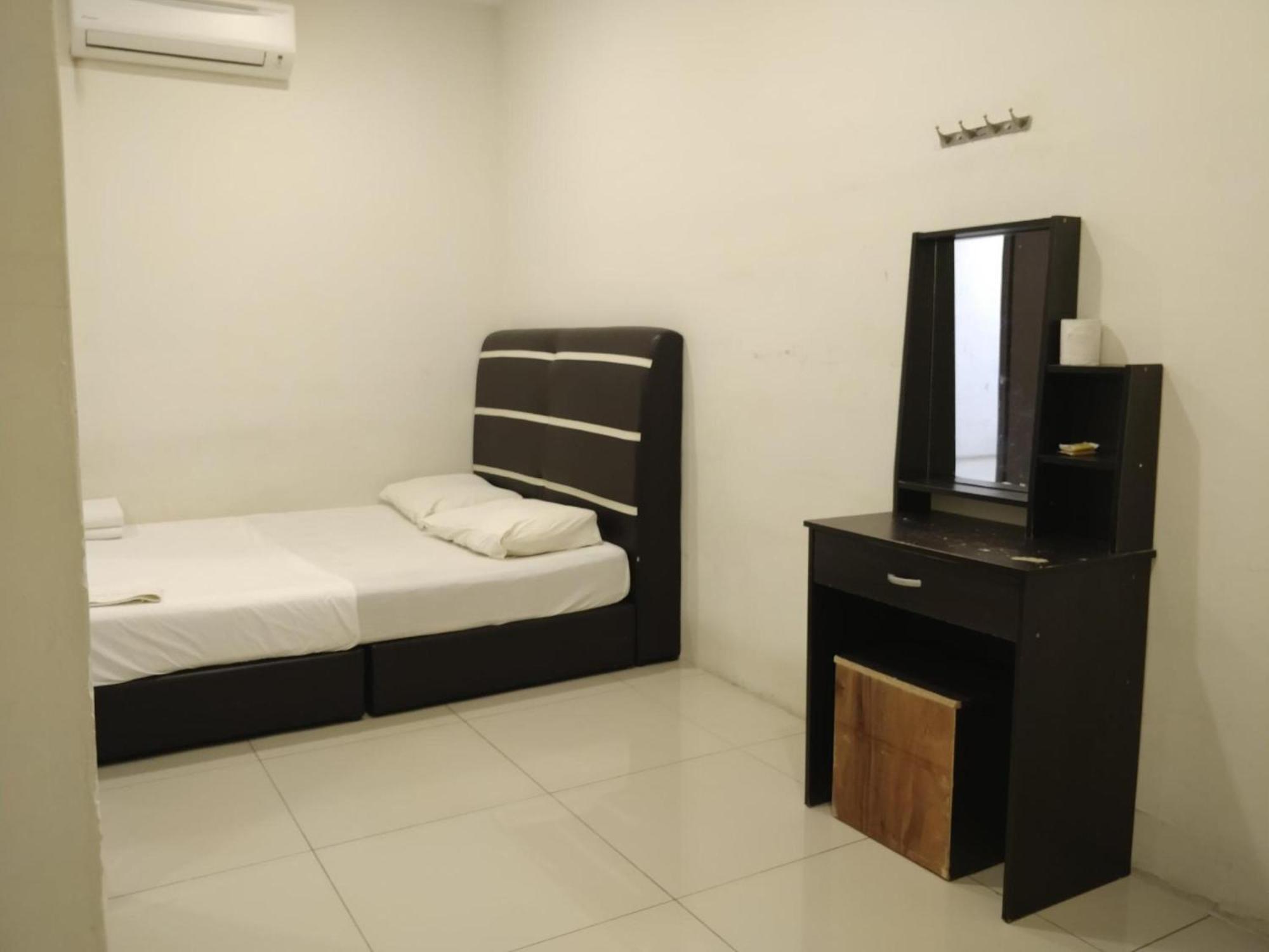 Oyo 90995 Hotel Nk Impian Seri Iskandar Eksteriør bilde