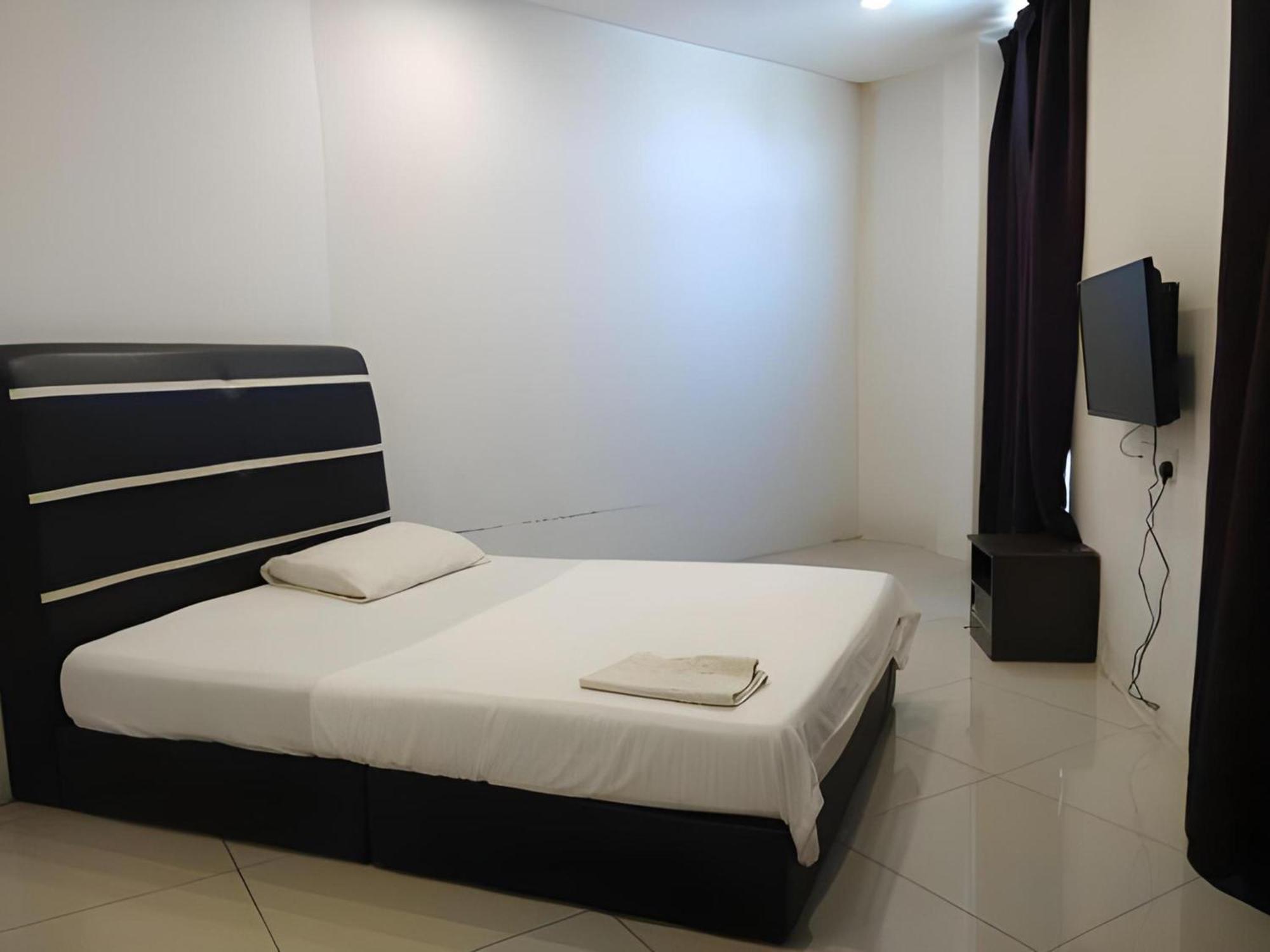 Oyo 90995 Hotel Nk Impian Seri Iskandar Eksteriør bilde