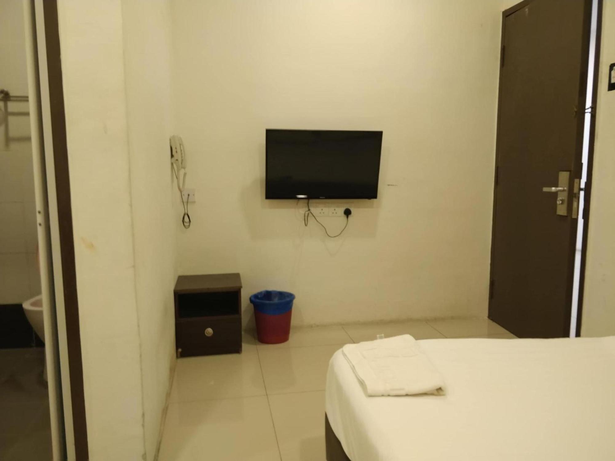 Oyo 90995 Hotel Nk Impian Seri Iskandar Eksteriør bilde