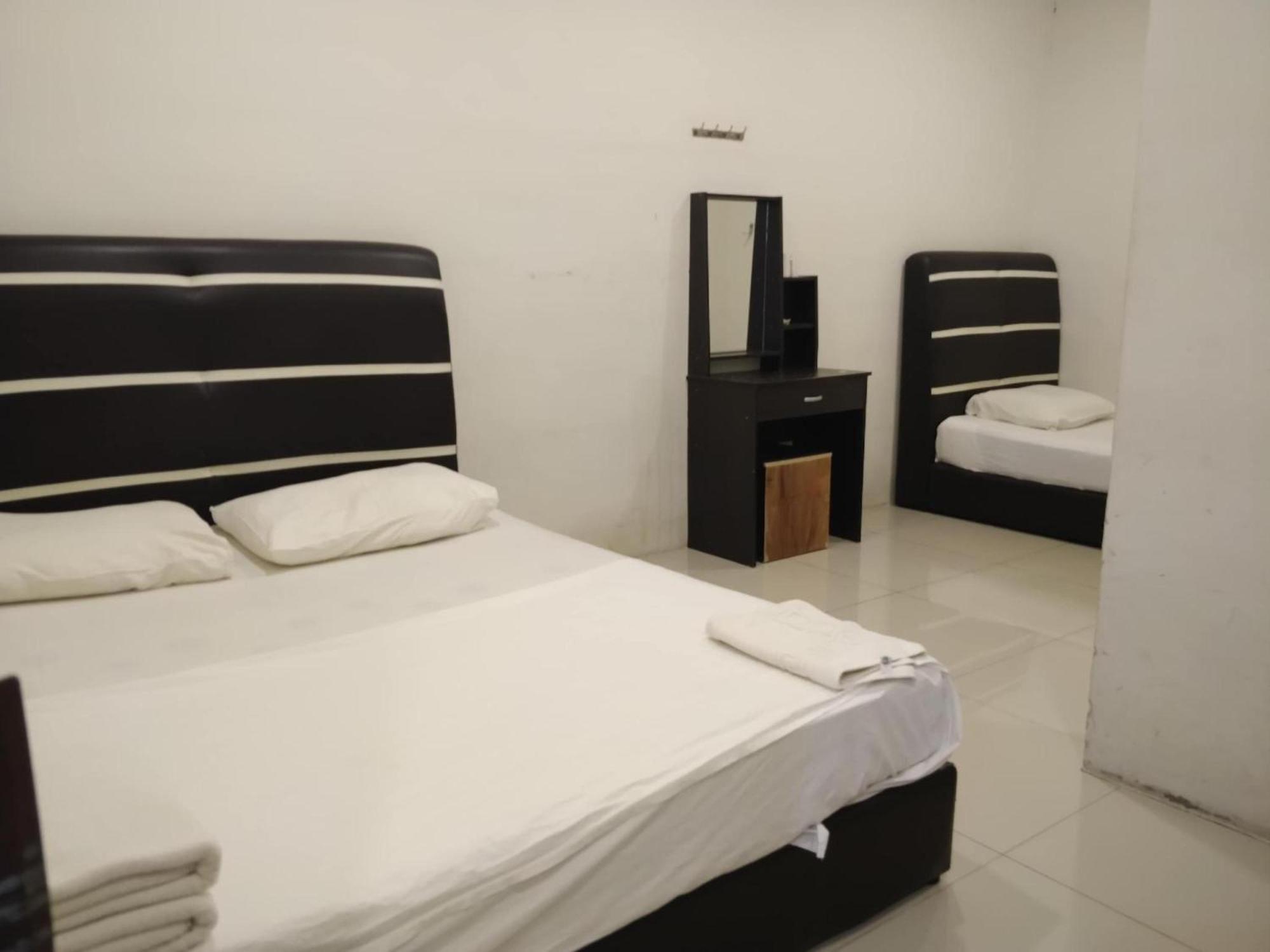 Oyo 90995 Hotel Nk Impian Seri Iskandar Eksteriør bilde
